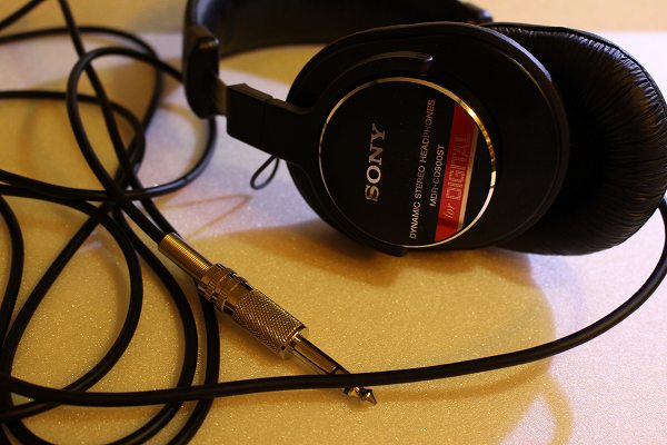 SONY 密閉型ヘッドホン MDR-CD900ST